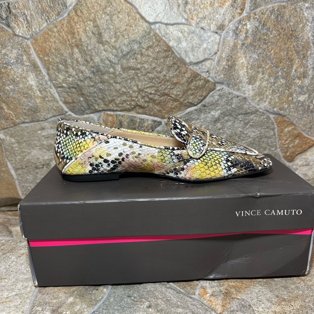Vince Camuto Landerla Women’s Size 7 M 37 1/2 Leather Upper Shimmer Snake flat